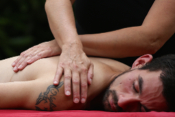 Aanraken-verbinding-massage_introductiedag-traject_DomeinCursuscentrumKasteeldeSchans